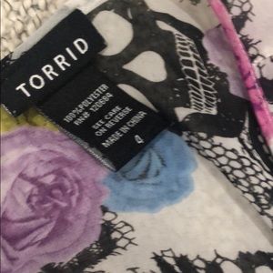 torrid Tops - Torrid Floral & Skull Tank torrid Tops - Torrid Floral & Skull Tank